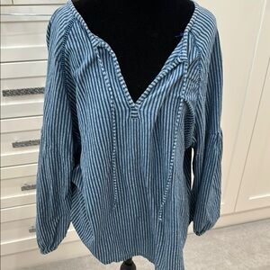 Universal Thread Blue and White Relaxed Blouse
